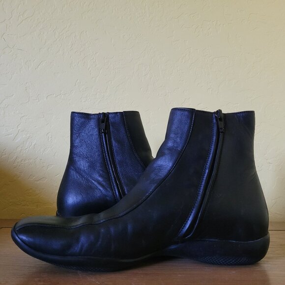 Prada soft black leather flat shoes boot size 37 1/2 - Picture 4 of 6